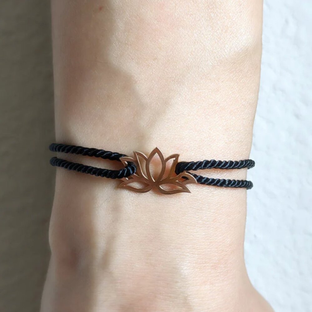 18k Gold lotus Bracelet